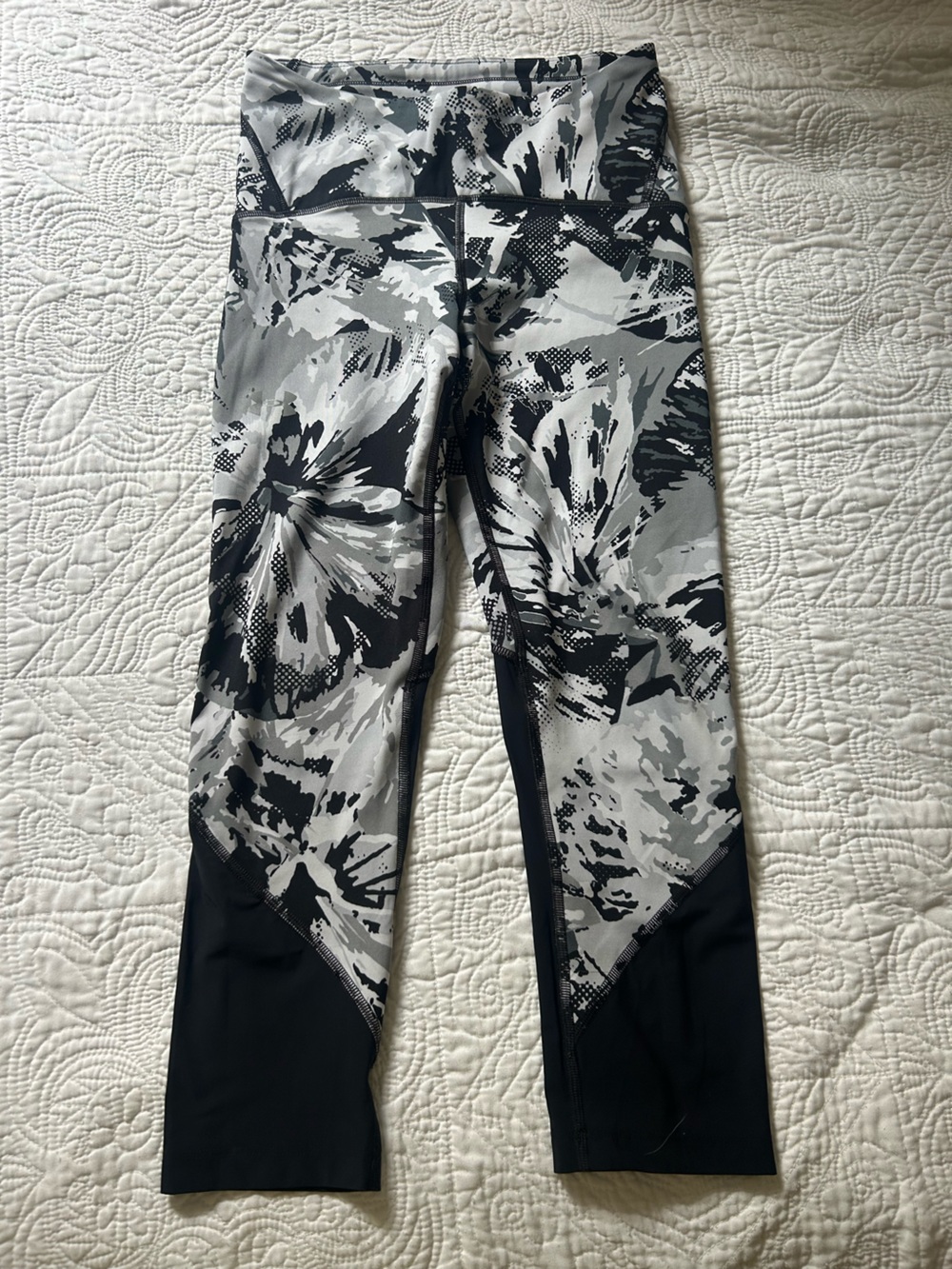 Under Armour women’s cropped leggings
